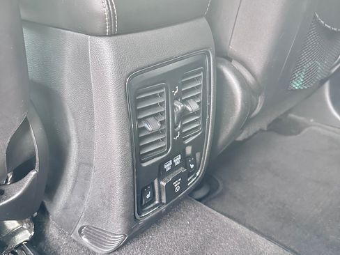 Used 2015 Jeep Grand Cherokee Limited image 16