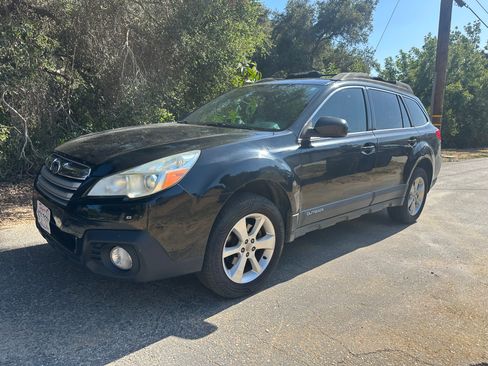 Used 2014 Subaru Outback 2.5i w/ Alloy Wheel Package AWD/4WD image 1