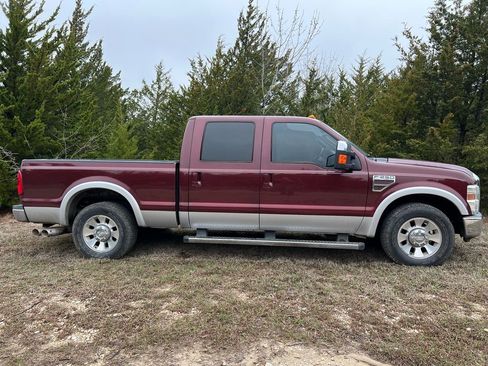 Used 2010 Ford F250 Lariat image 1