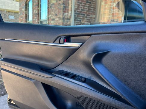 Used 2021 Toyota Camry SE image 19