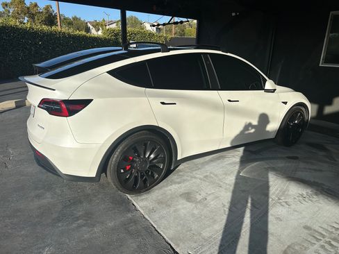 Used 2023 Tesla Model Y Performance image 1