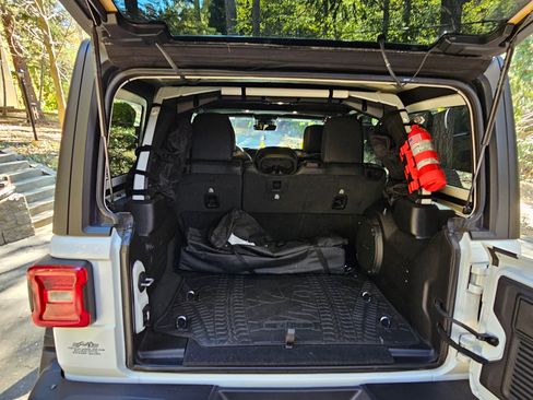 Used 2024 Jeep Wrangler Unlimited Rubicon w/ Capability Package image 14