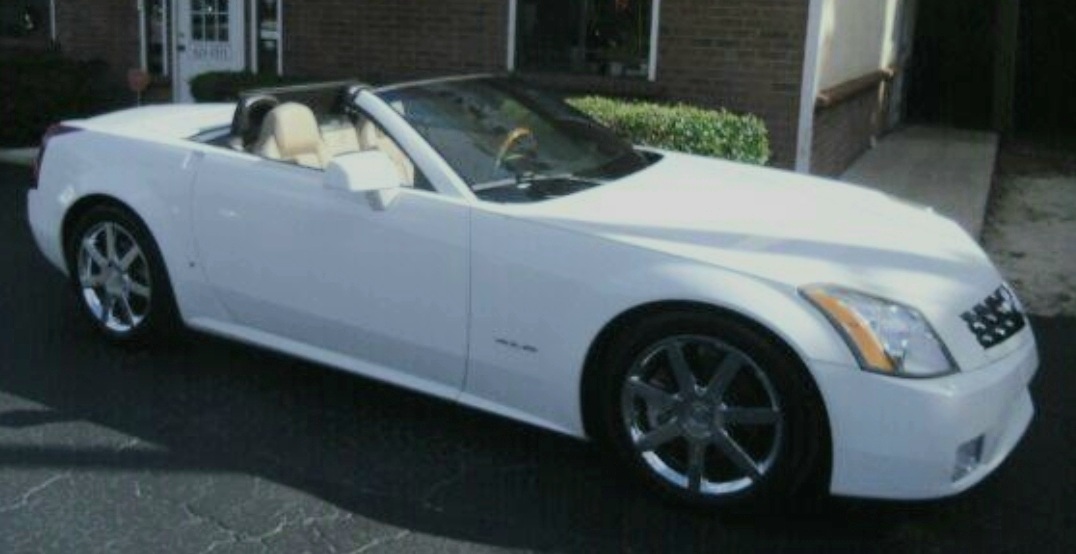 Used 2008 Cadillac XLR RWD image 11