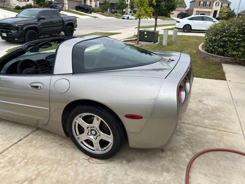 Used 1999 Chevrolet Corvette Coupe w/ Roof Pkg RWD image 8