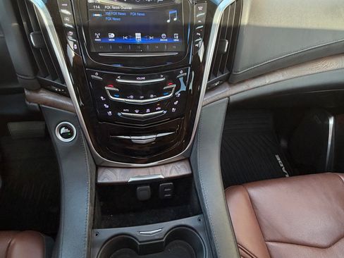 Used 2019 Cadillac Escalade Premium Luxury AWD/4WD image 16