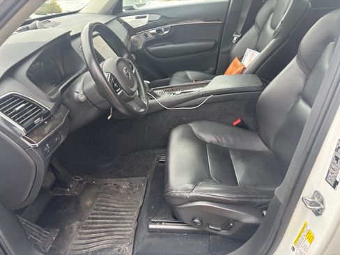 Used 2017 Volvo XC90 T6 Momentum w/ Vision Package image 9