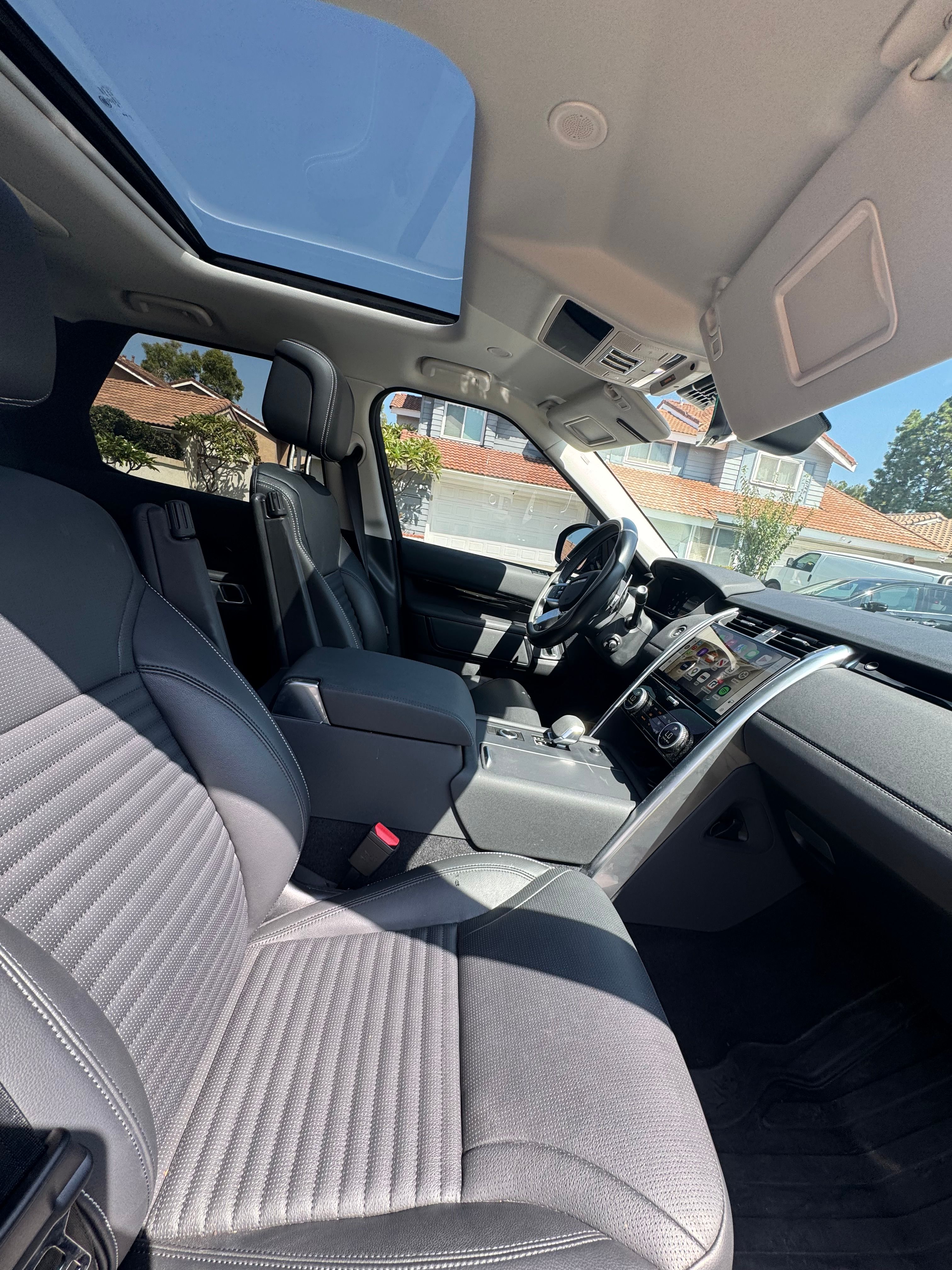 Used 2024 Land Rover Discovery S AWD/4WD image 15
