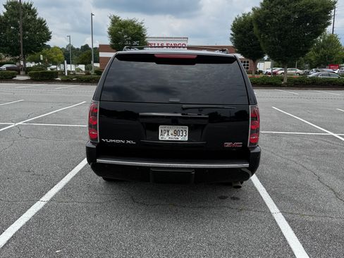 Used 2007 GMC Yukon XL Denali AWD/4WD image 2