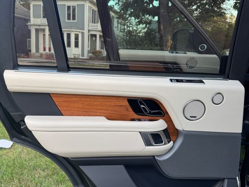 Used 2018 Land Rover Range Rover Long Wheelbase Supercharged image 12