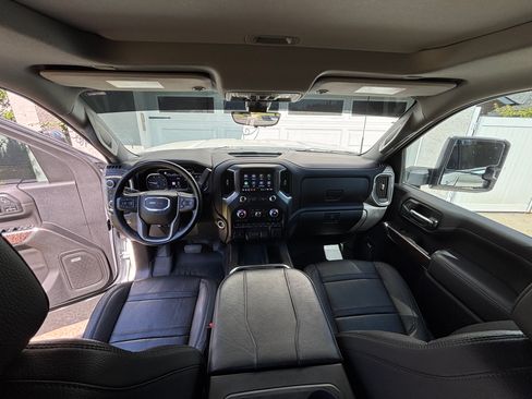 Used 2023 GMC Sierra 2500 Denali w/ Denali Ultimate Package AWD/4WD image 10
