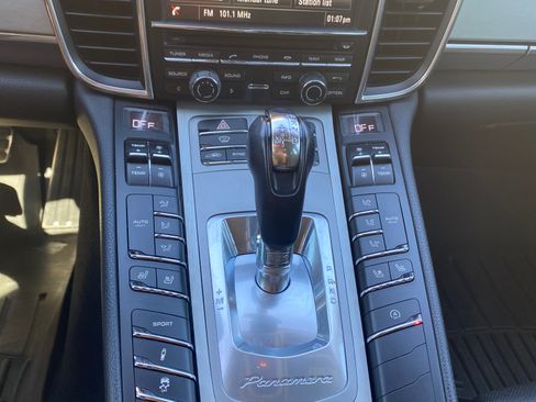Used 2015 Porsche Panamera image 10