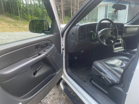 Used 2005 Chevrolet Silverado 1500 4x4 Extended Cab w/ Safe And Sound Package image 6