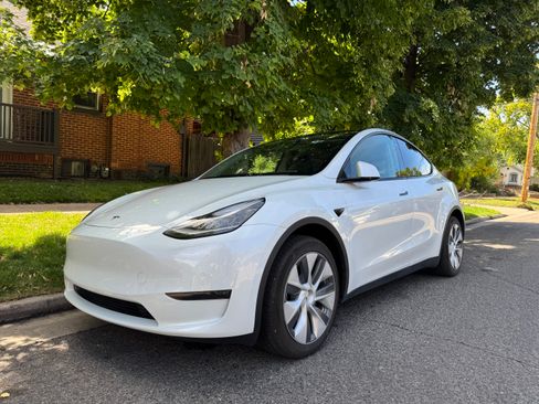 Used 2020 Tesla Model Y Long Range image 10