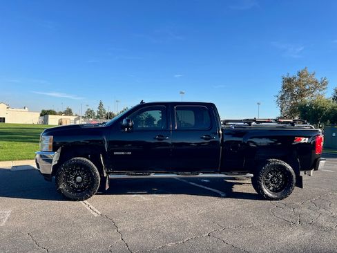 Used 2014 Chevrolet Silverado 2500 LTZ w/ LTZ Plus Package image 6