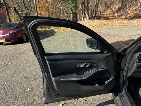 Used 2019 BMW 330i xDrive Sedan w/ Premium Package image 21