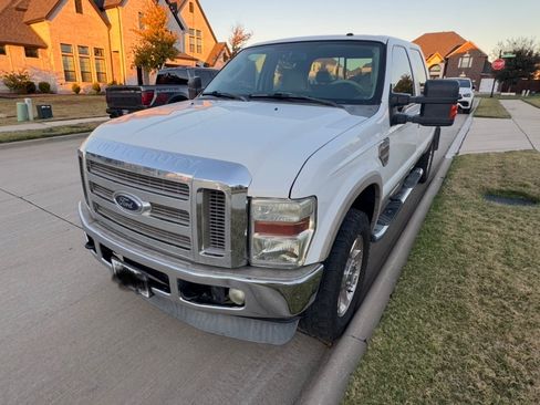 Used 2010 Ford F350 Lariat image 1