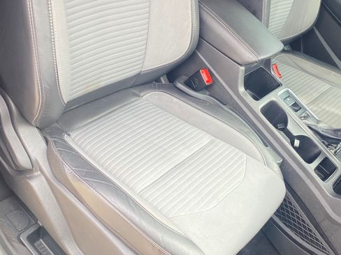 Used 2019 Ford Escape SE image 9