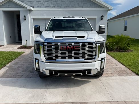 Used 2024 GMC Sierra 3500 Denali w/ Technology Package AWD/4WD image 6