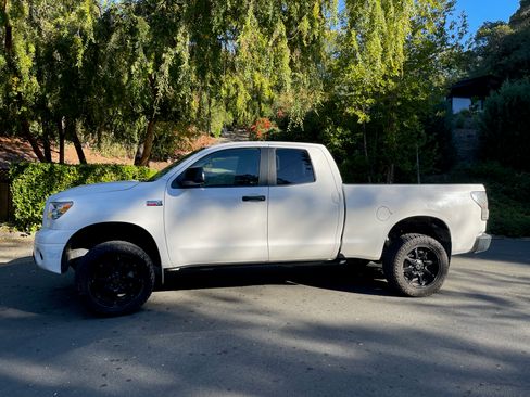 Used 2012 Toyota Tundra 4x4 Double Cab image 2