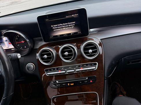 Used 2019 Mercedes-Benz GLC 300 4MATIC image 13