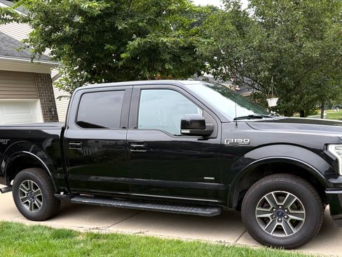 Used 2015 Ford F150 Lariat w/ Equipment Group 502A Luxury AWD/4WD image 2