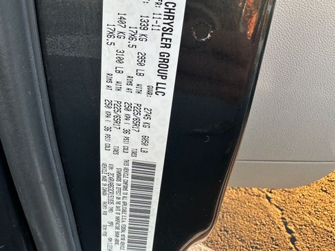 Used 2012 Volkswagen Routan SE image 19