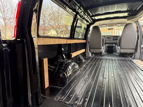 Used 2014 Chevrolet Express 1500 image 30