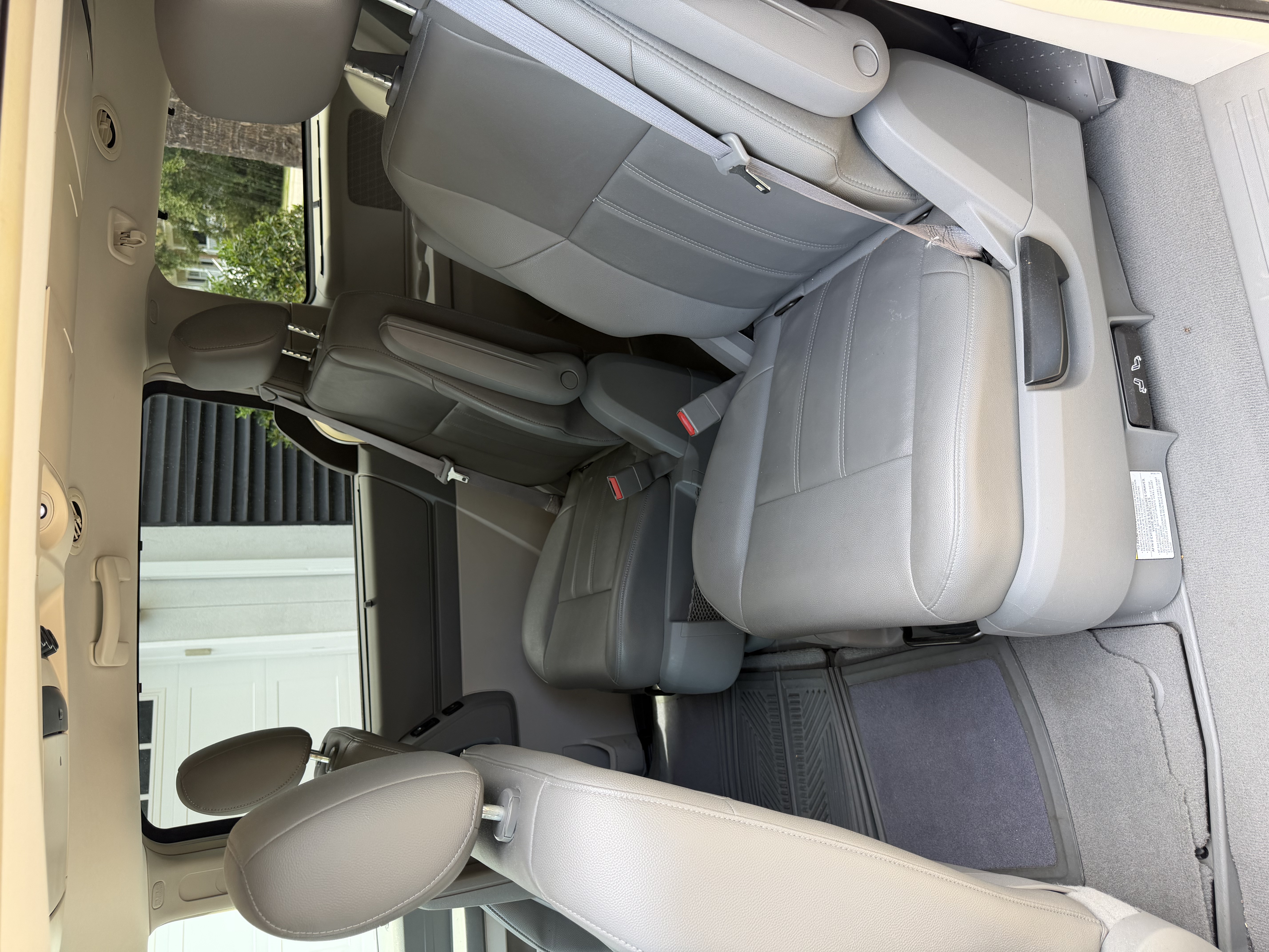 Used 2008 Chrysler Town & Country Touring FWD image 5