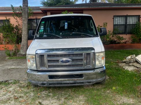 Used 2011 Ford E-350 and Econoline 350 XLT RWD image 2