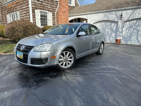 Used 2010 Volkswagen Jetta Wolfsburg Edition image 1