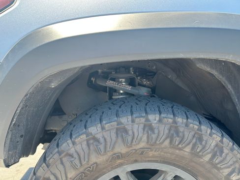 Used 2018 Toyota Tacoma TRD Off-Road w/ Technology Package AWD/4WD image 4