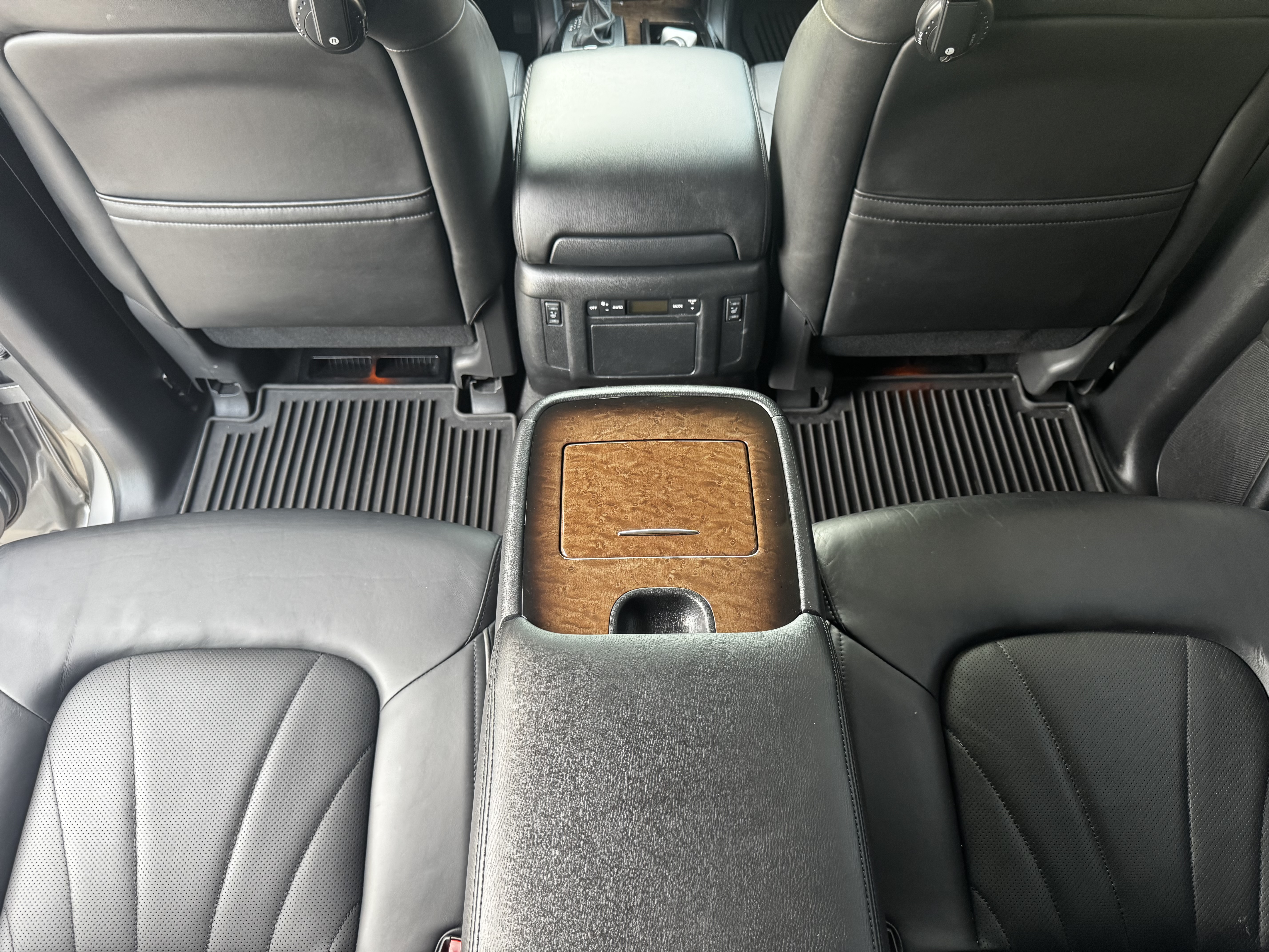 Used 2013 INFINITI QX56 4WD w/ Deluxe Touring Pkg image 24