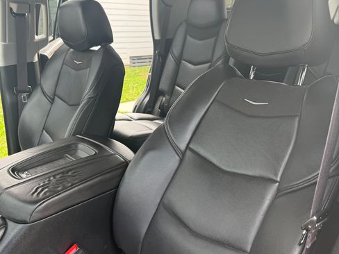 Used 2016 Cadillac Escalade Luxury image 11