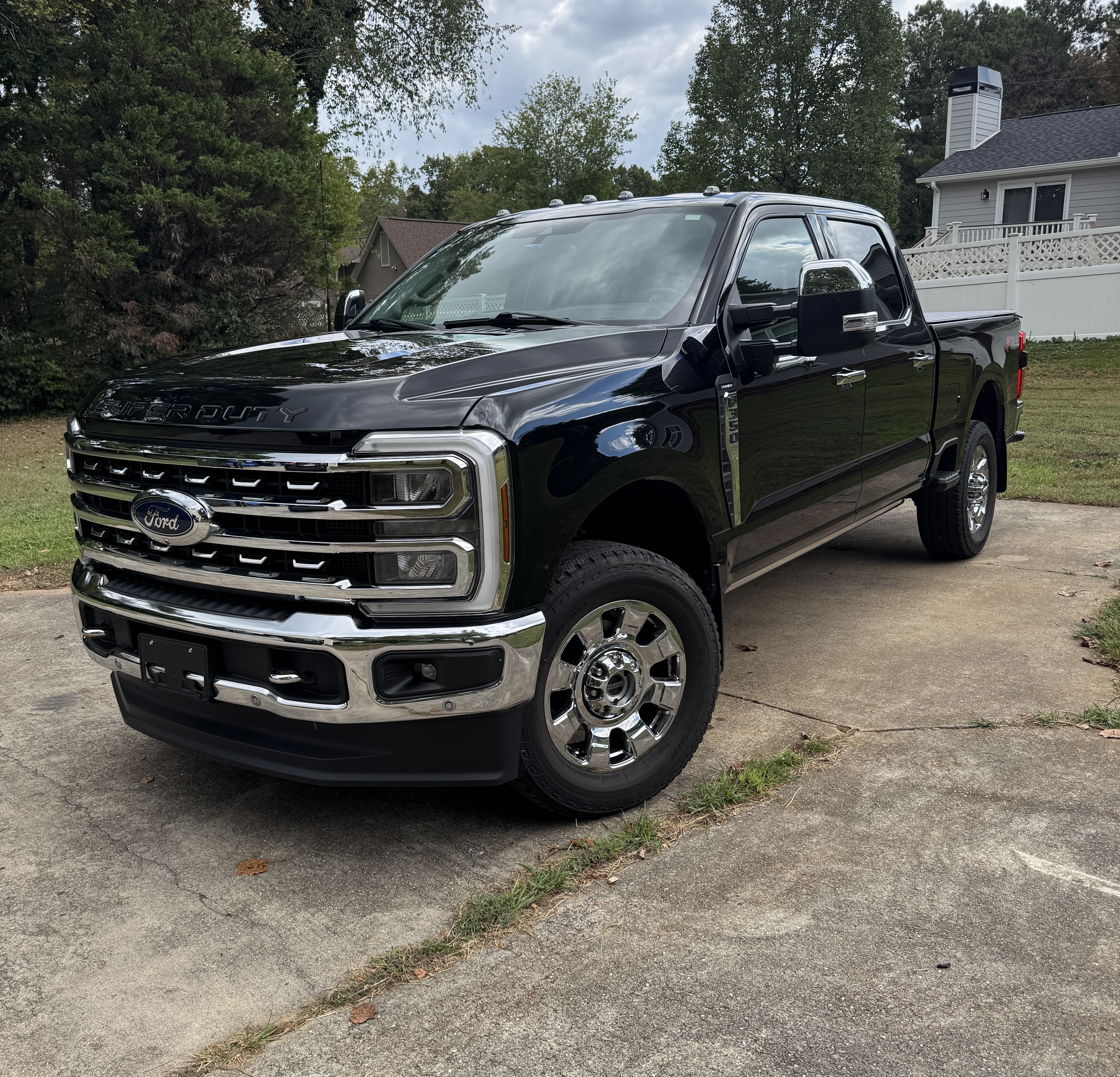 Used 2024 Ford F350 Lariat w/ Lariat Ultimate Package AWD/4WD image 1