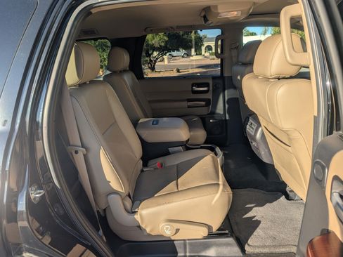 Used 2015 Toyota Sequoia Platinum image 10