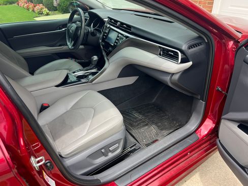 Used 2018 Toyota Camry XSE FWD image 13