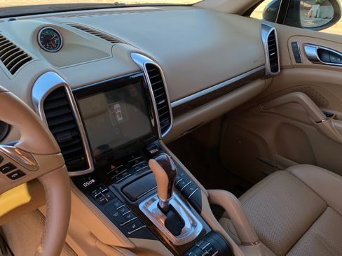Used 2013 Porsche Cayenne S image 14