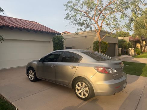 Used 2013 MAZDA MAZDA3 i SV image 5