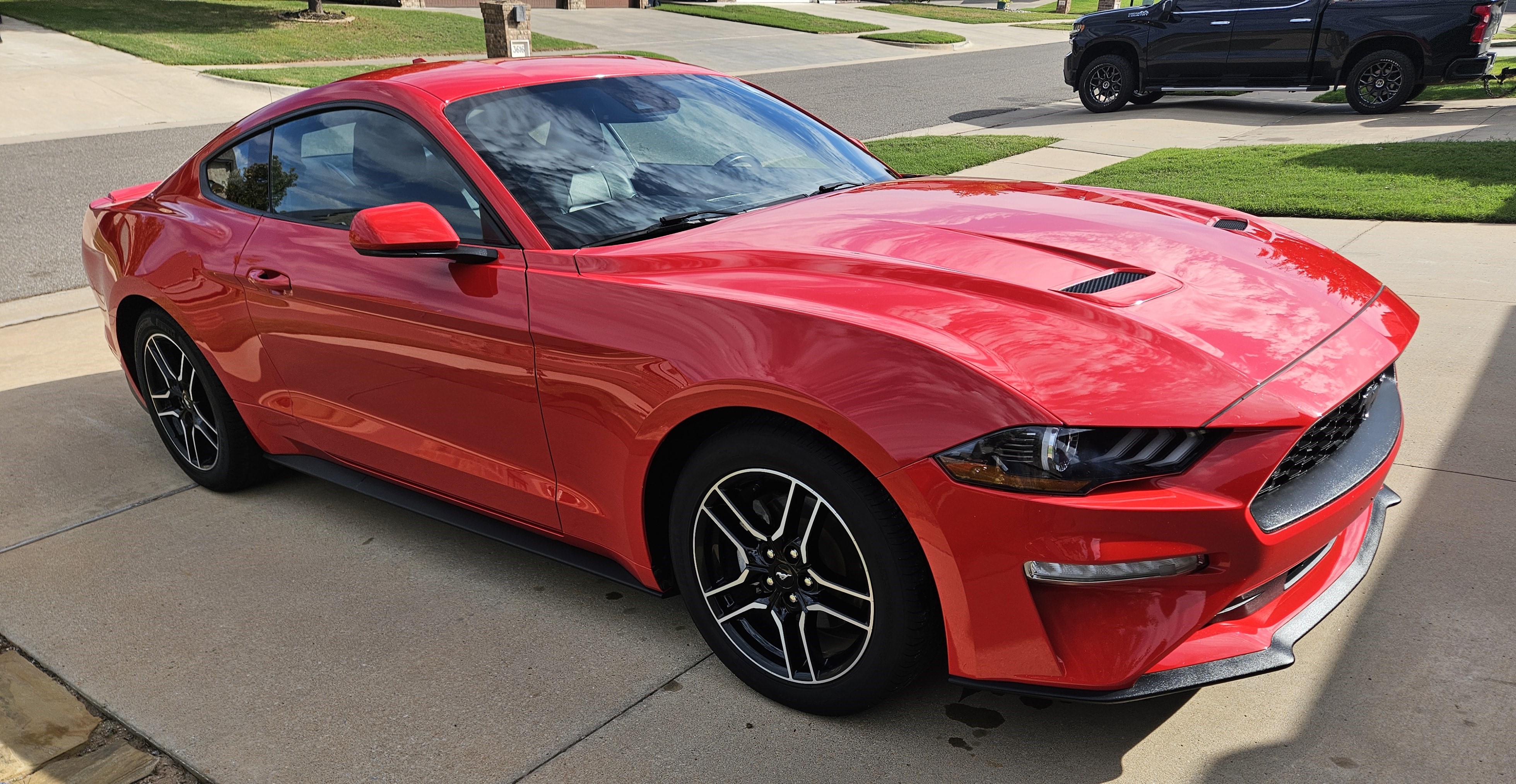 Used 2022 Ford Mustang Premium RWD image 2
