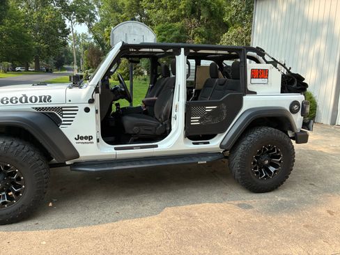 Used 2021 Jeep Wrangler Unlimited Sport w/ Technology Group AWD/4WD image 1