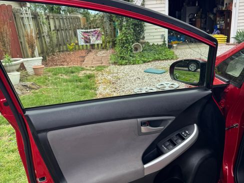 Used 2014 Toyota Prius Three image 17