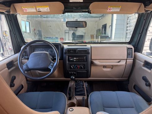 Used 2000 Jeep Wrangler Sahara AWD/4WD image 16