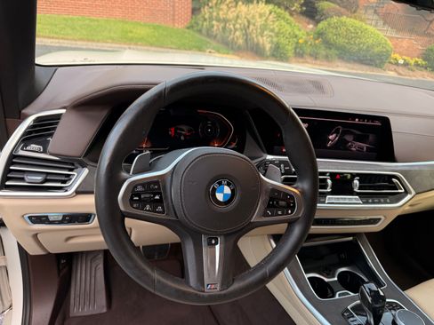 Used 2019 BMW X5 xDrive40i w/ M Sport Package AWD/4WD image 9