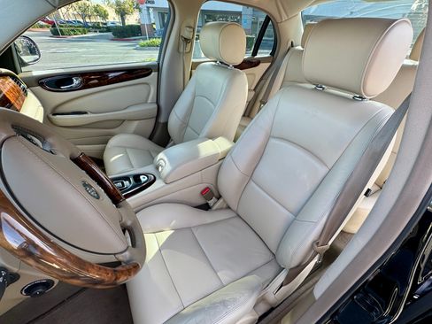 Used 2004 Jaguar XJ8 image 13