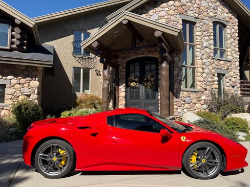 Used 2018 Ferrari 488 Spider RWD image 9