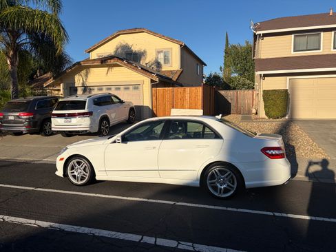 Used 2013 Mercedes-Benz E 350 Sedan image 2