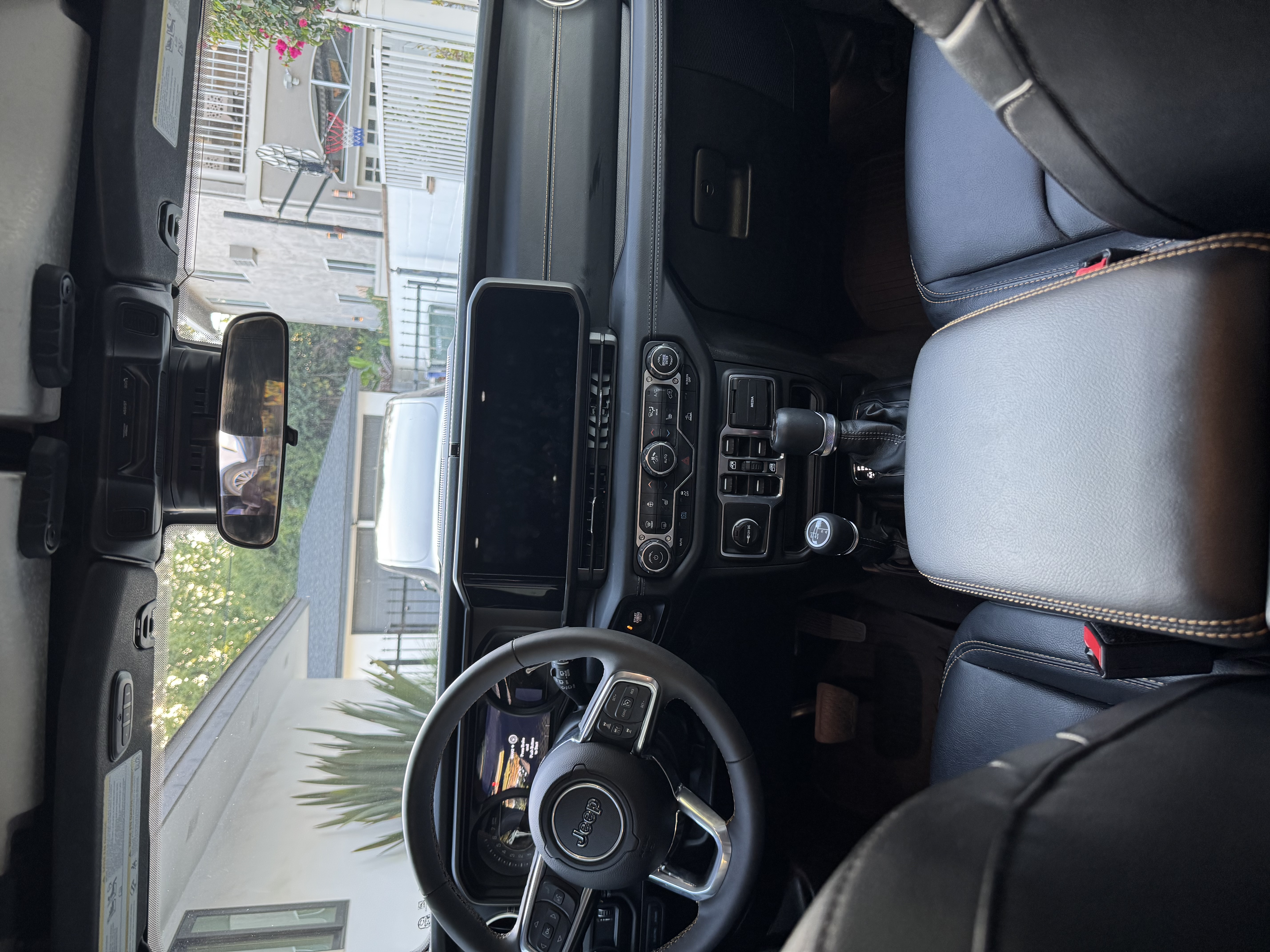 Used 2024 Jeep Wrangler Unlimited Sahara AWD/4WD image 13