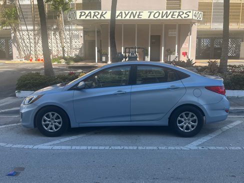 Used 2014 Hyundai Accent GLS image 9