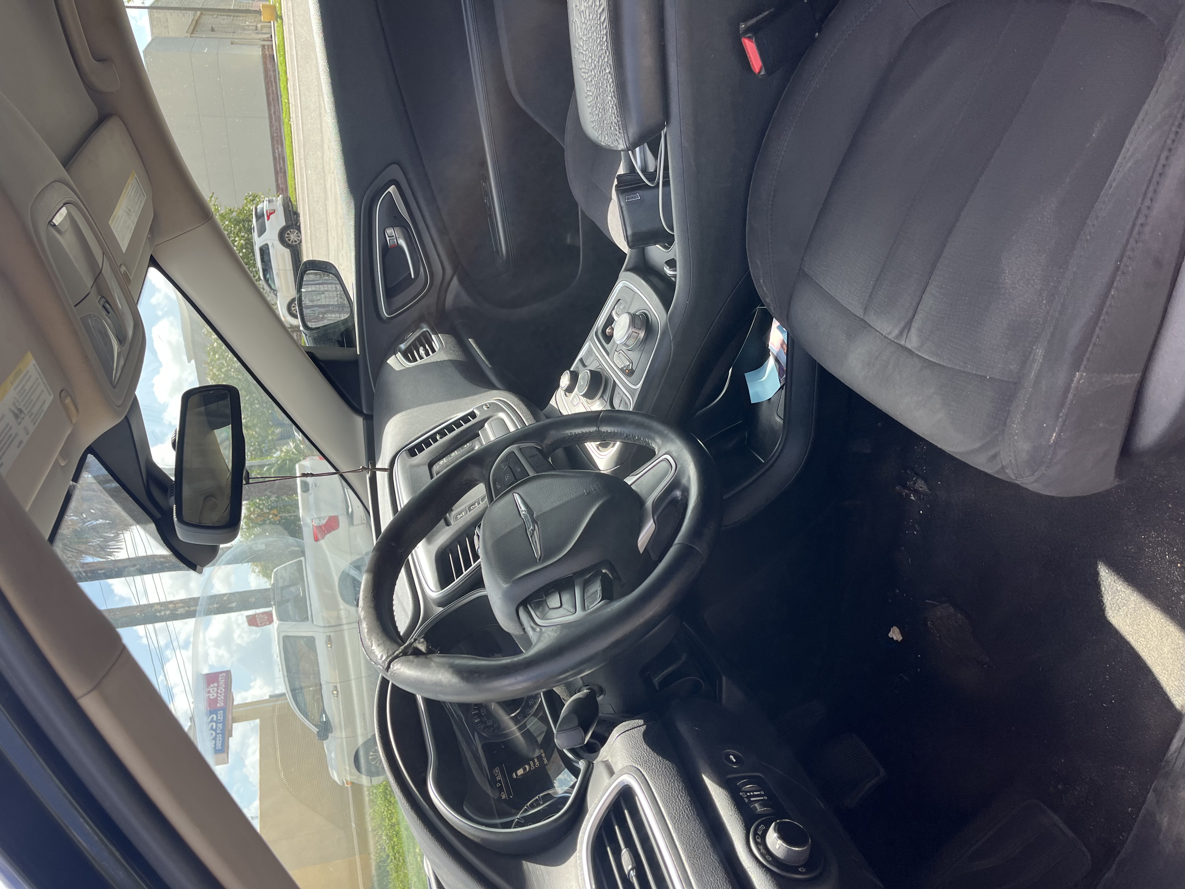 Used 2015 Chrysler 200 Limited w/ Convenience Group FWD image 1