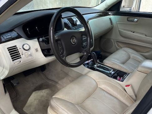 Used 2009 Cadillac DTS Performance image 9